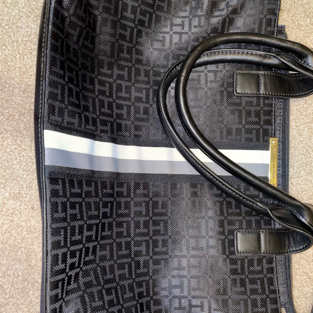 Lightly used Tommy Hilfiger Bag